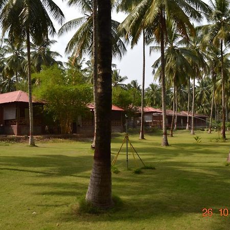 Ambrra River Resort Pollāchi Exterior photo