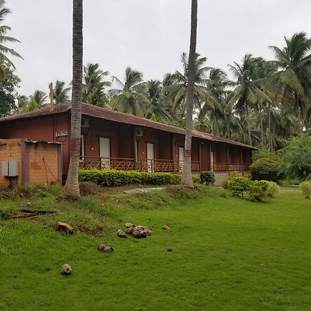 Ambrra River Resort Pollāchi Exterior photo