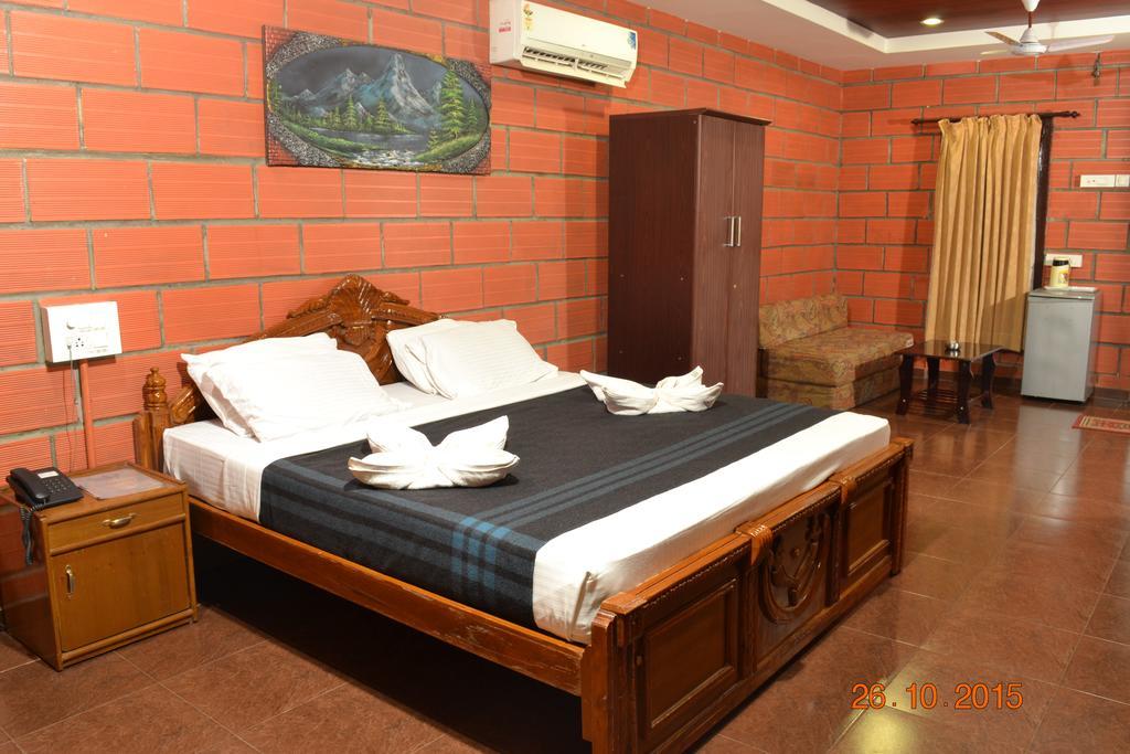 Ambrra River Resort Pollāchi Room photo