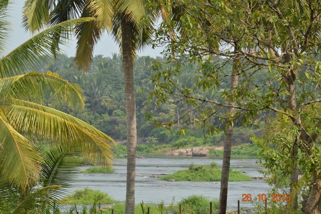 Ambrra River Resort Pollāchi Exterior photo