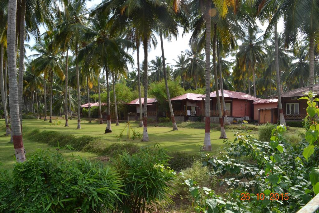 Ambrra River Resort Pollāchi Exterior photo