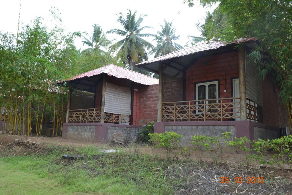 Ambrra River Resort Pollāchi Exterior photo