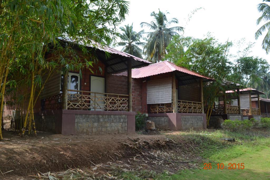 Ambrra River Resort Pollāchi Exterior photo