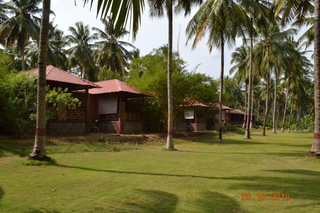 Ambrra River Resort Pollāchi Exterior photo