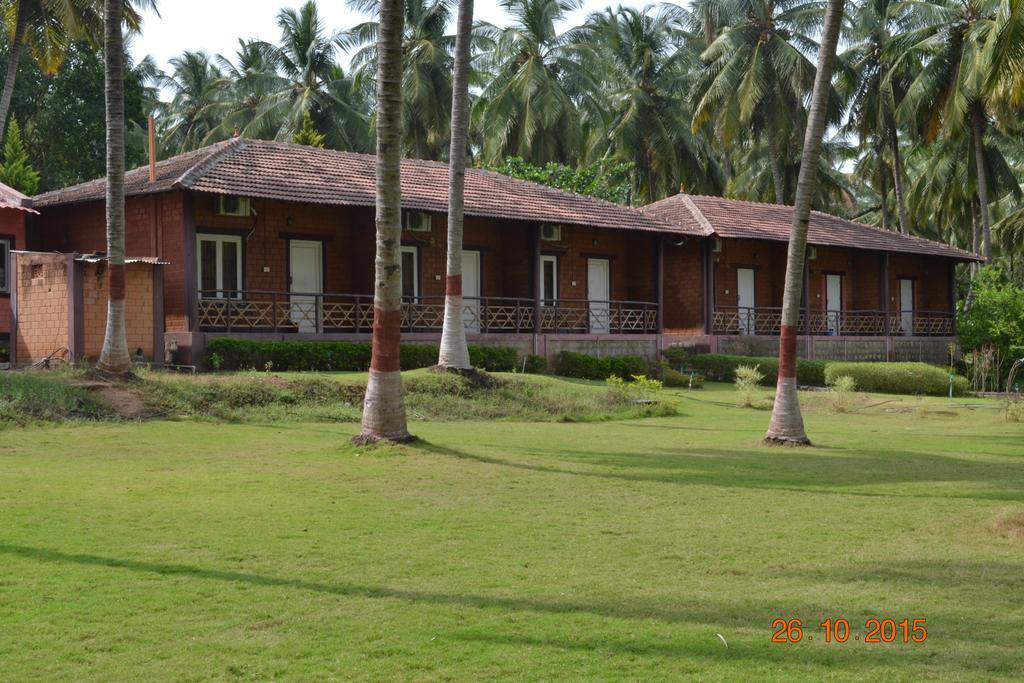 Ambrra River Resort Pollāchi Exterior photo