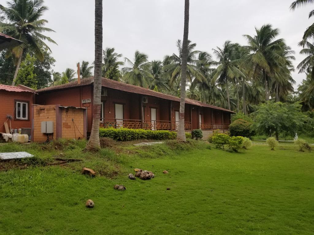 Ambrra River Resort Pollāchi Exterior photo