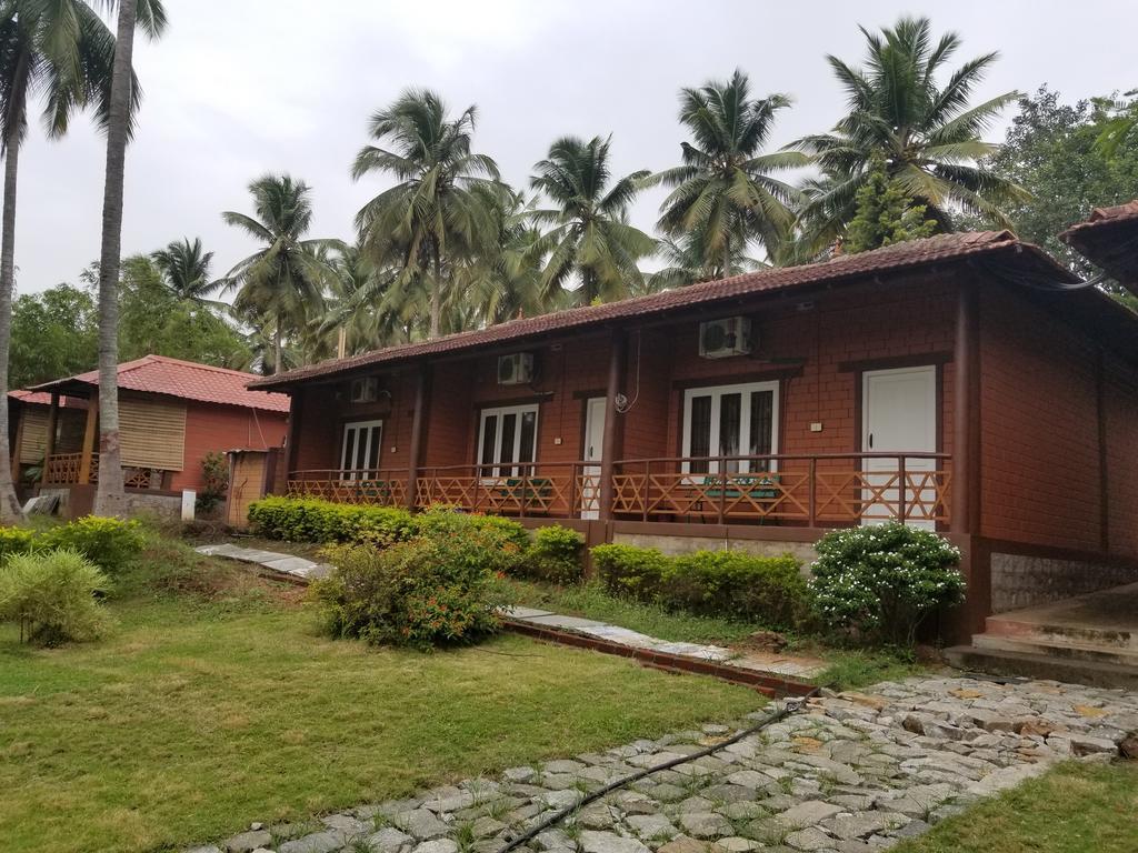 Ambrra River Resort Pollāchi Exterior photo