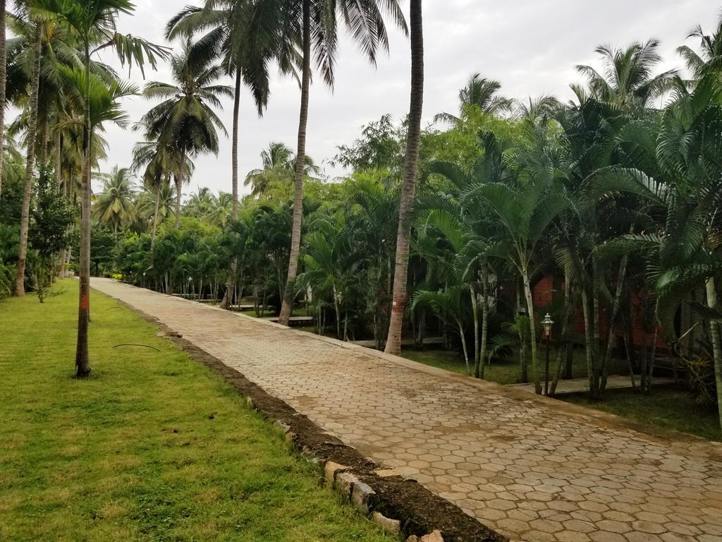 Ambrra River Resort Pollāchi Exterior photo