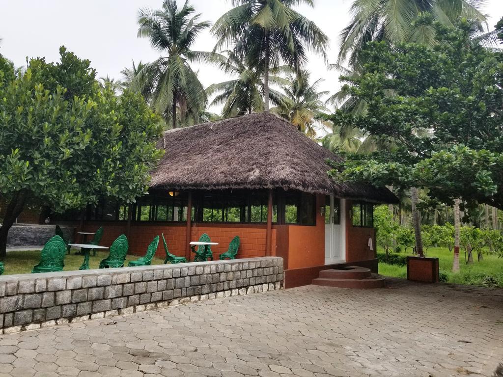 Ambrra River Resort Pollāchi Exterior photo