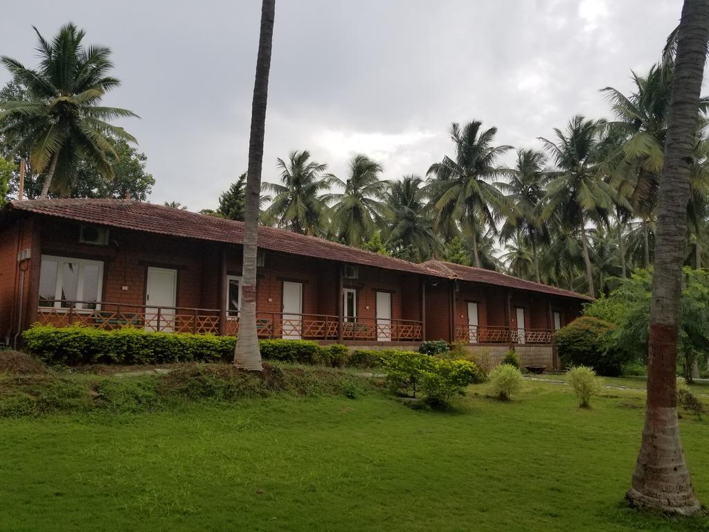 Ambrra River Resort Pollāchi Exterior photo