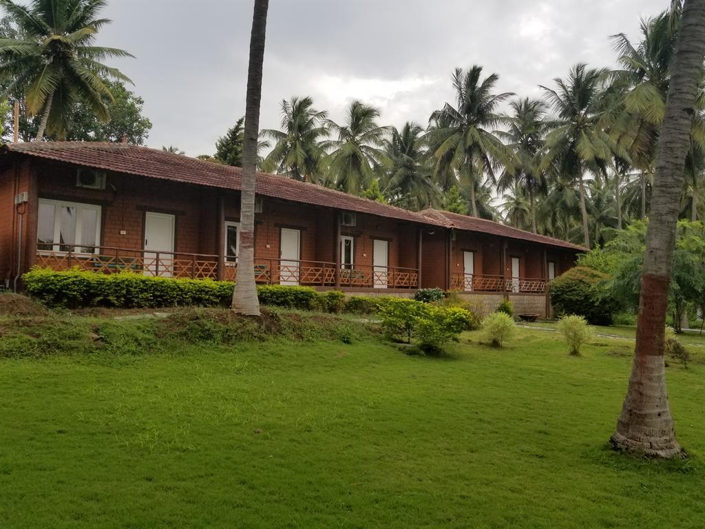 Ambrra River Resort Pollāchi Exterior photo