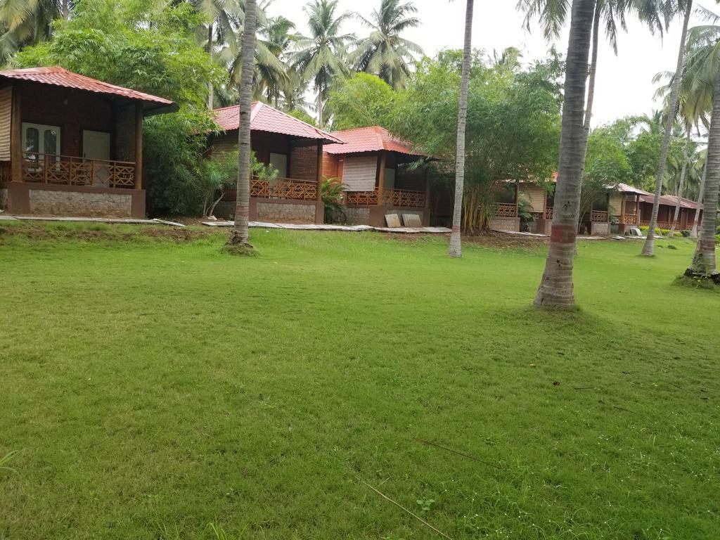 Ambrra River Resort Pollāchi Exterior photo